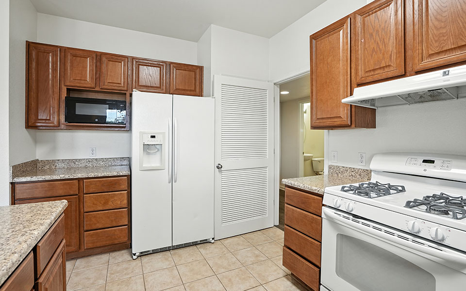 Moffett Court 1390 3x2.5 Kitchen